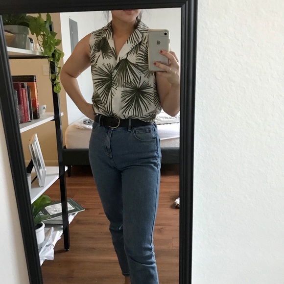 Vintage Palm Print Sleeveless Button Down - Picture 2 of 5